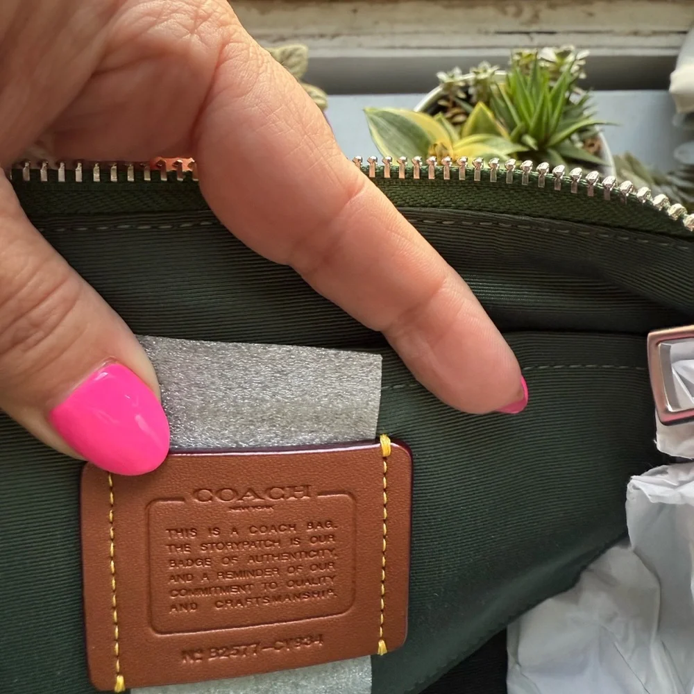 💚Coach NEW Teri Beautiful Emerald Green Leather Shoulder Bag with crossbody💚 - Picture 7 of 10